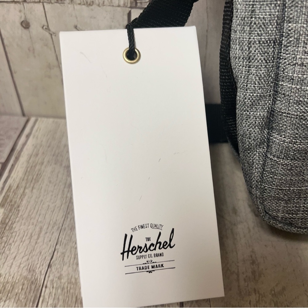 NWT Herschel Supply Company Heritage Crossbody - Picture 6 of 7